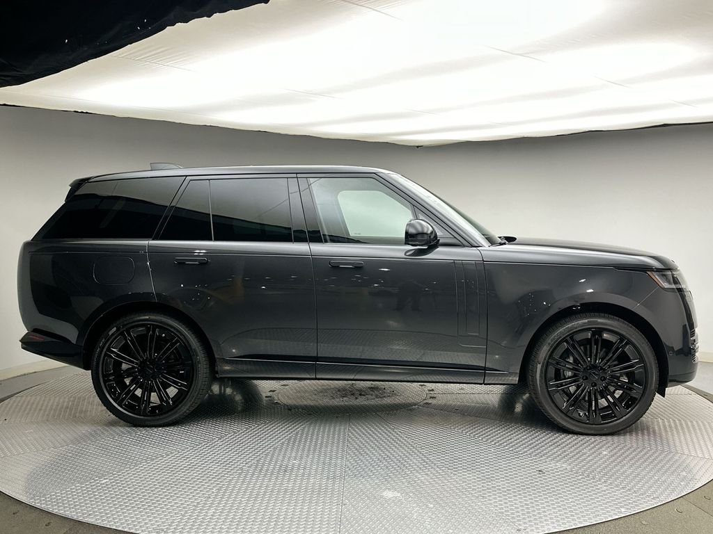 New 2026 Carpathian Grey Land Rover SE image 4