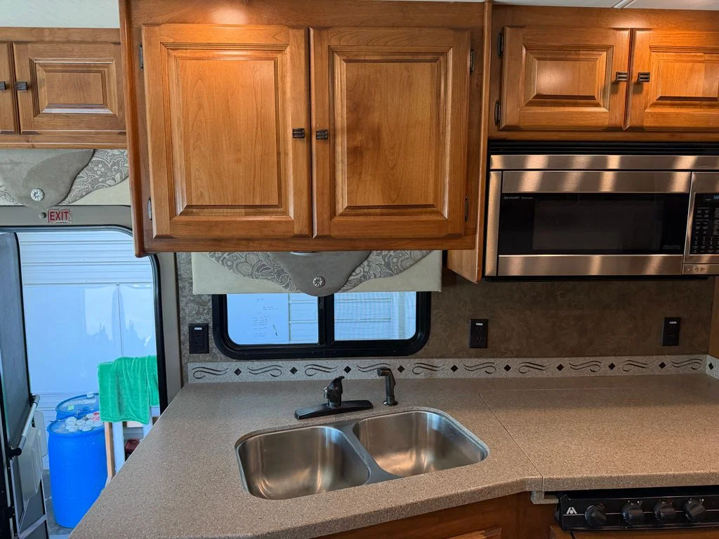 Used 2014  Tiffin  image 107