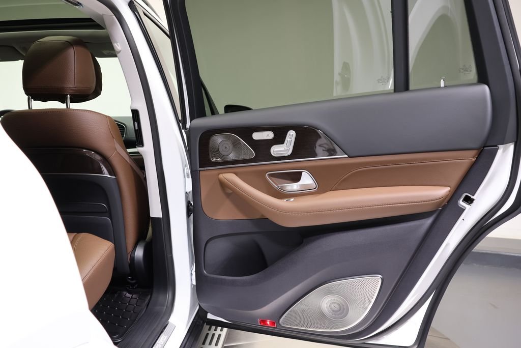 New 2026 MANUFAKTUR Moonlight White Metallic Mercedes-Benz GLS 450 image 52