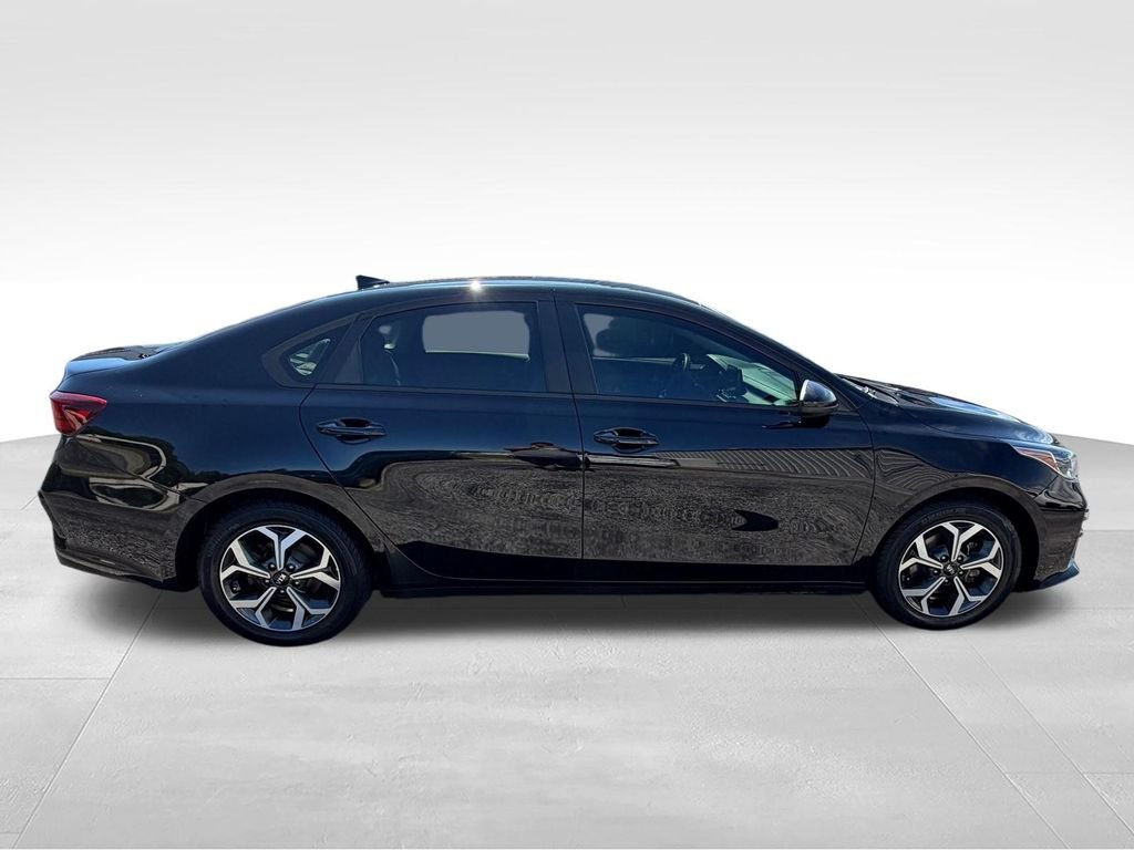 Used 2021 Black Kia LXS image 6