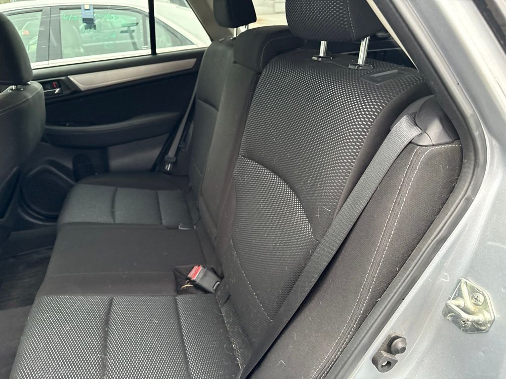 Used 2018 Silver Subaru 2.5i Premium image 7