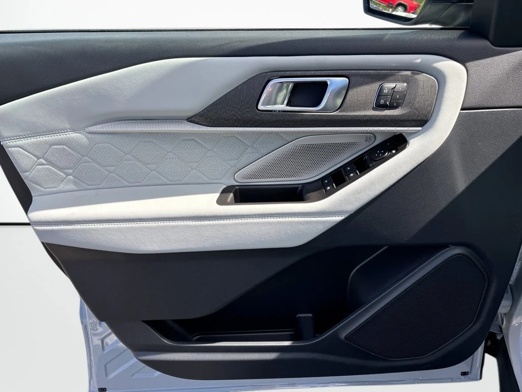 New 2027 Avalanche Gray Ford Platinum™ image 26