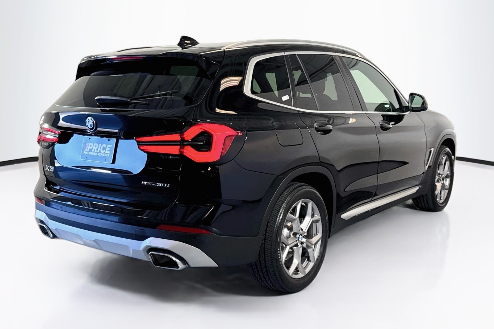 Used 2023 Jet Black BMW sDrive30i image 5