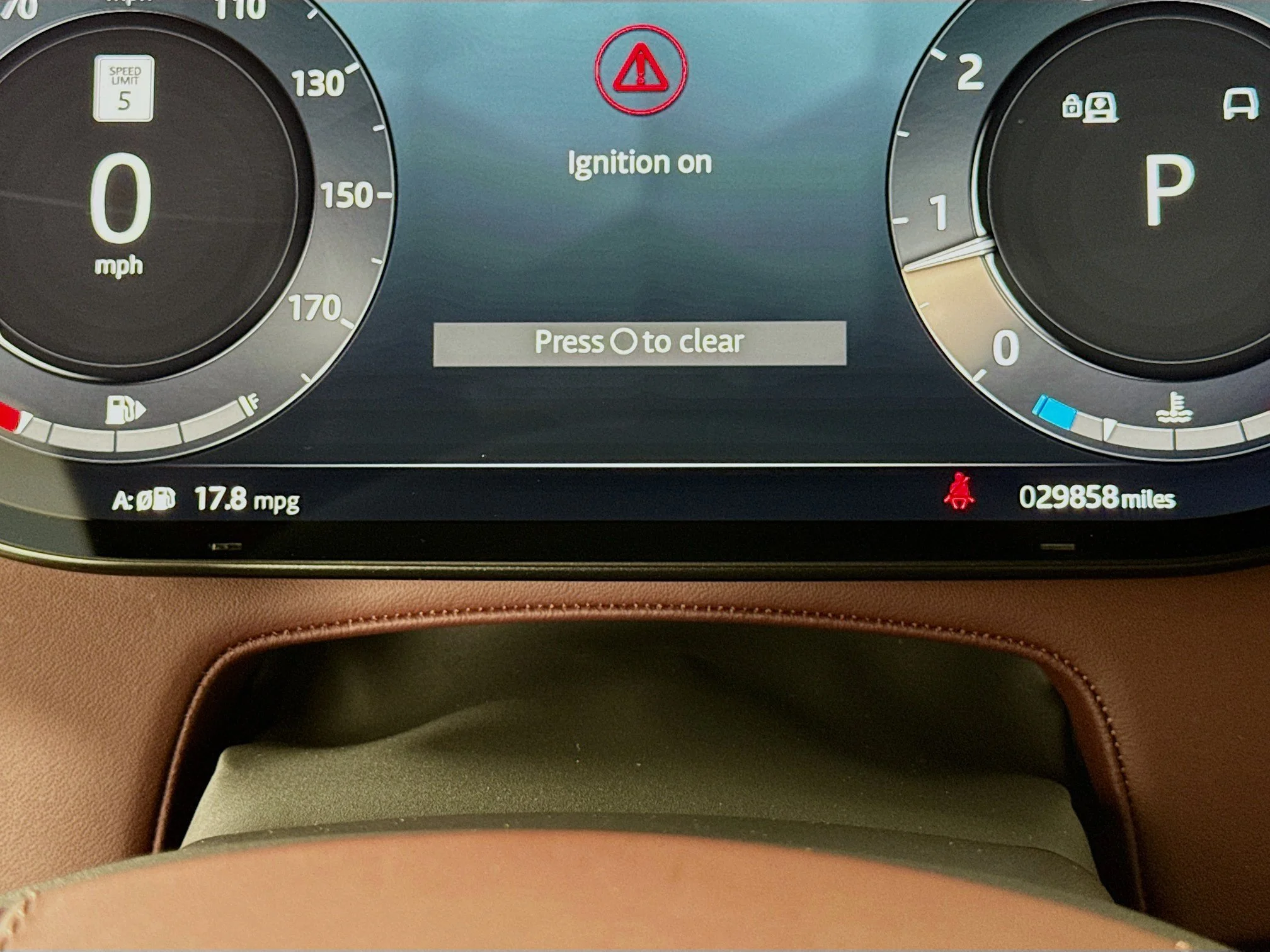 Used 2023  Land Rover SE Dynamic image 14