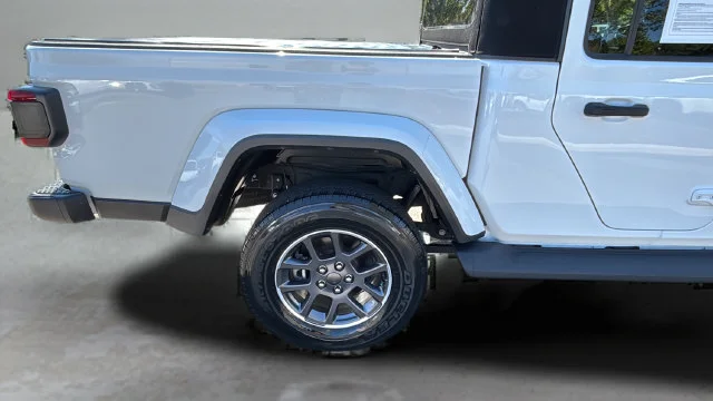 Used 2020 White Jeep Overland image 36