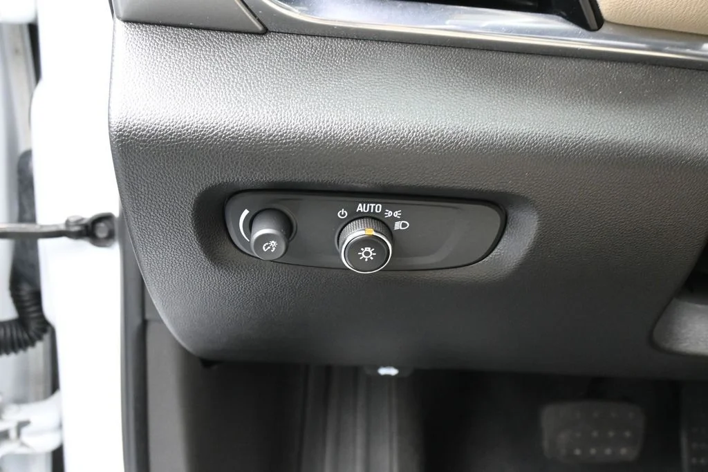 Used 2022 Summit White Chevrolet LS image 15
