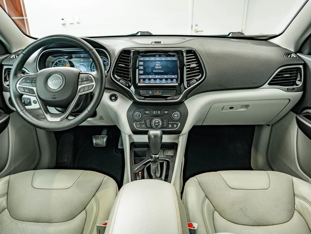 Used 2019 Bright White Clearcoat Jeep Limited image 29