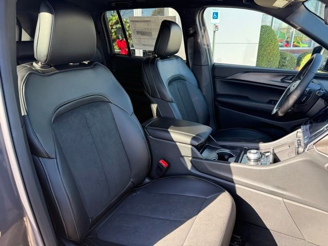 New 2025 Baltic Gray Metallic Clear-Coat Exterior Paint Jeep Altitude X image 33