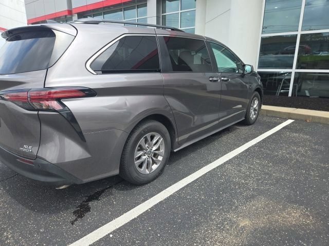 Used 2022 Predawn Gray Mica Toyota XLE image 17