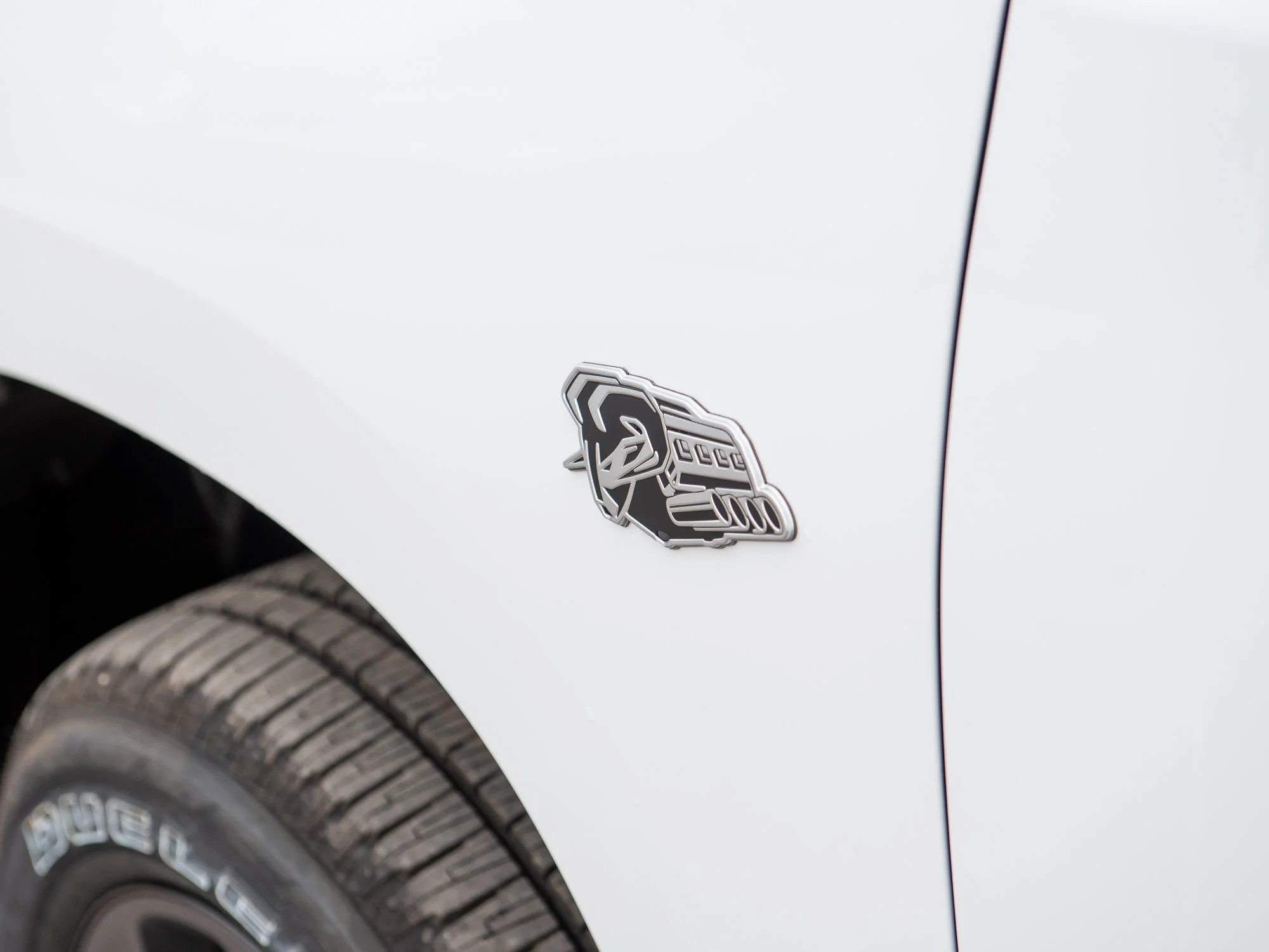 New 2026 White RAM Sport* Crew Cab 4x4, Panoramic Sunroof, 3.92 Rear Axle, Heated Seats/Wheel image 3