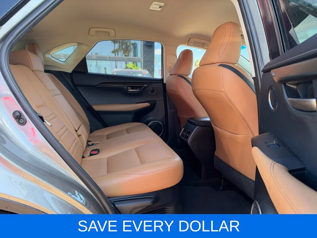 Used 2015  Lexus 200t image 19