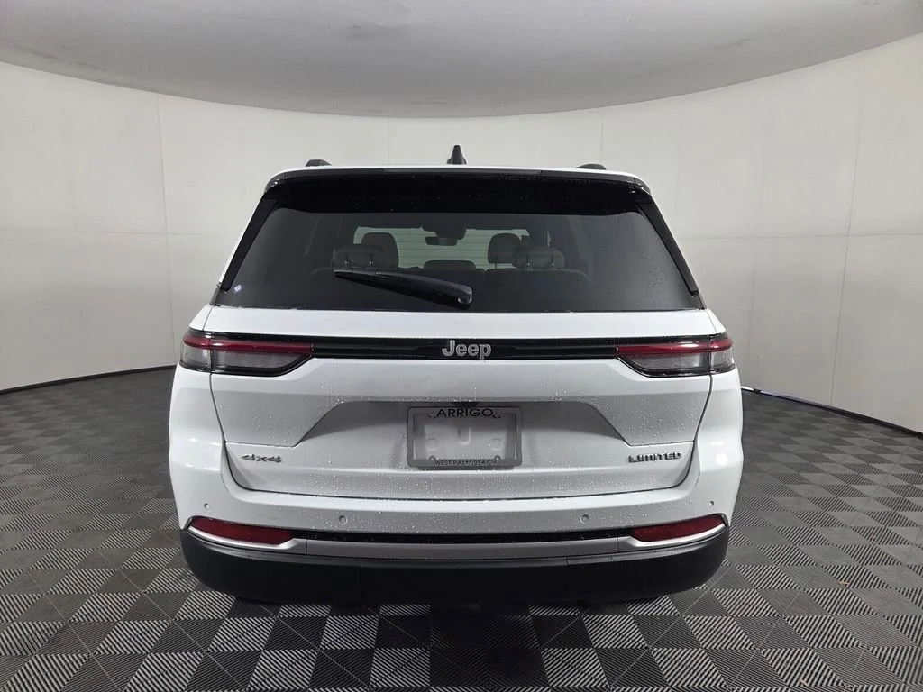New 2026 Bright White Clear-Coat Exterior Paint Jeep Limited image 6