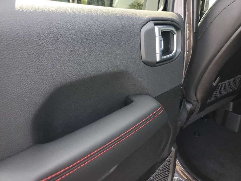 New 2026 Granite Crystal Metallic Clearcoat Jeep Rubicon X image 14
