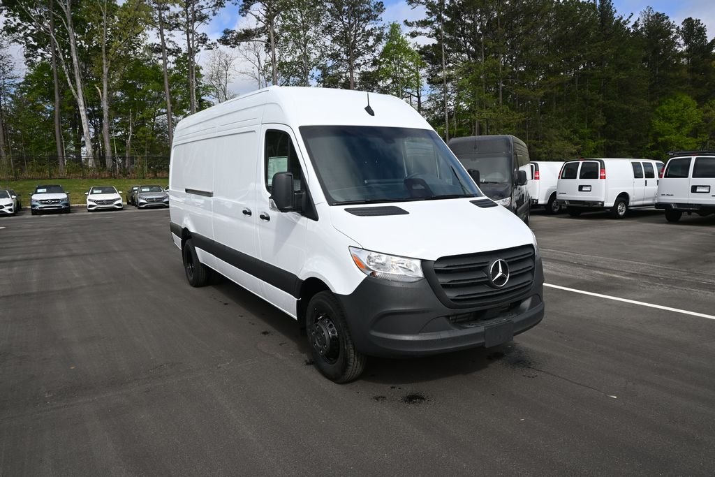 Used 2026 Arctic White Mercedes-Benz Cargo 170 WB image 23