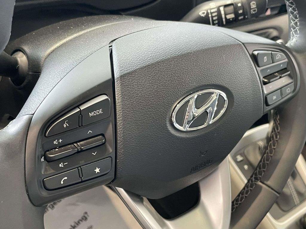 2025 Hyundai Venue SEL - Photo 33