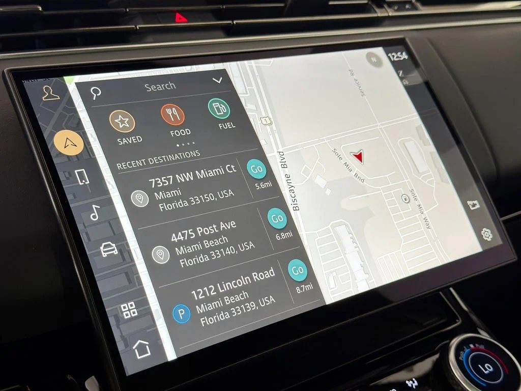 Used 2023 Black Land Rover SE image 13