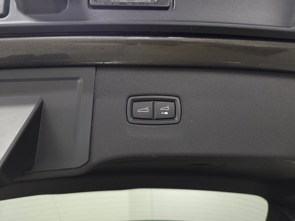 Used 2025  Porsche Base image 6