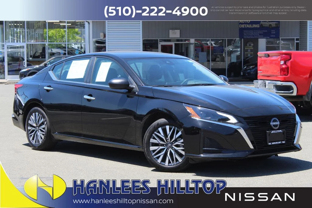 Used 2025 Black Nissan 2.5 SV image 1