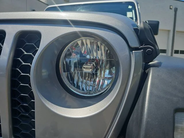Used 2020 Silver Jeep Sport image 27