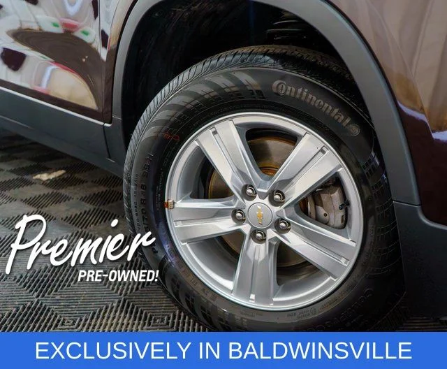 Used 2022 Red Chevrolet LT image 8