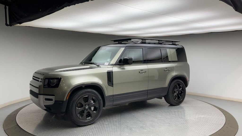 Used 2025 Pangea Green Metallic Land Rover S image 6