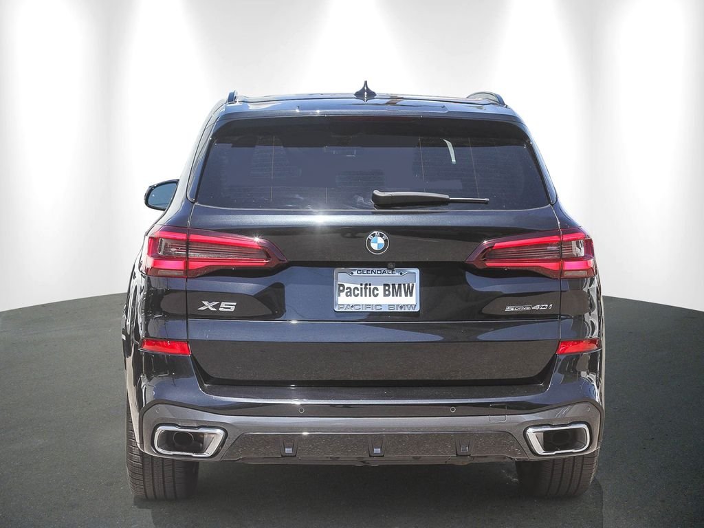 Used 2023 Black Sapphire Metallic BMW sDrive40i image 5