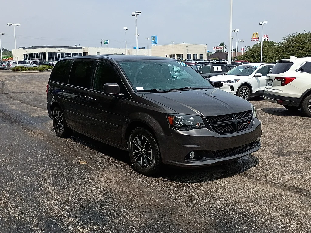Used 2016 Granite Crystal Metallic Clear Coat Dodge SXT image 1