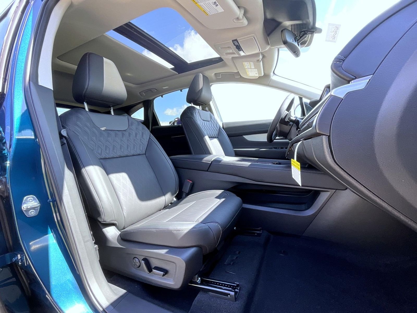 New 2026 Aurora Blue Pearl Metallic / Super Black Two-tone Nissan Platinum image 15
