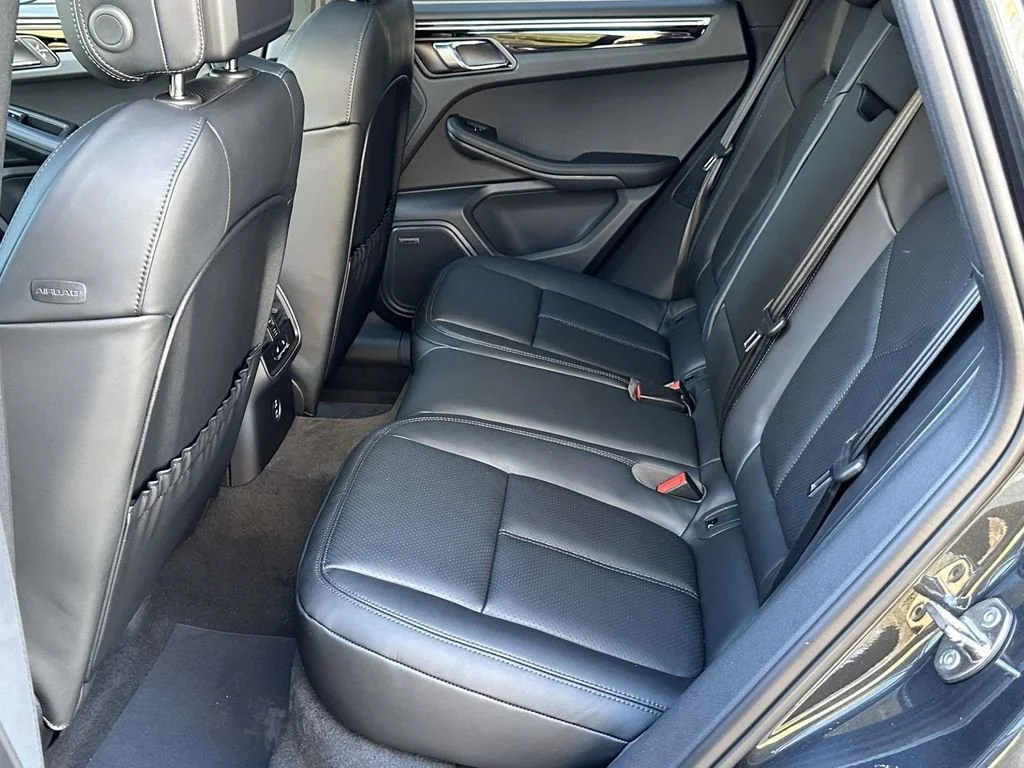 2026 Porsche Macan - Photo 12