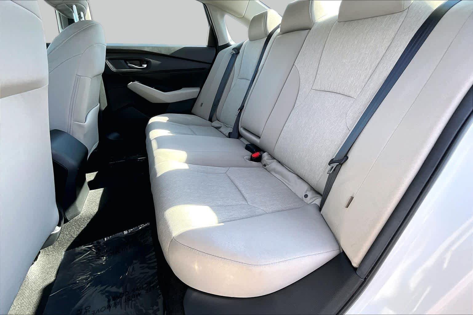 Used 2024 Platinum White Pearl Honda LX image 20
