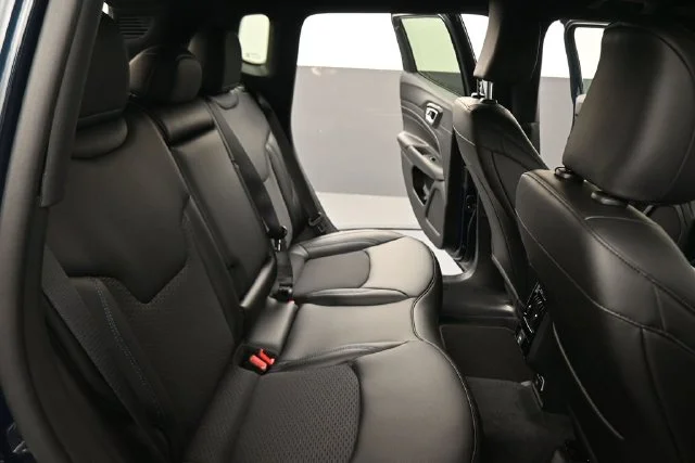 New 2026 Fathom Blue Pearl-Coat Exterior Paint Jeep Latitude image 22