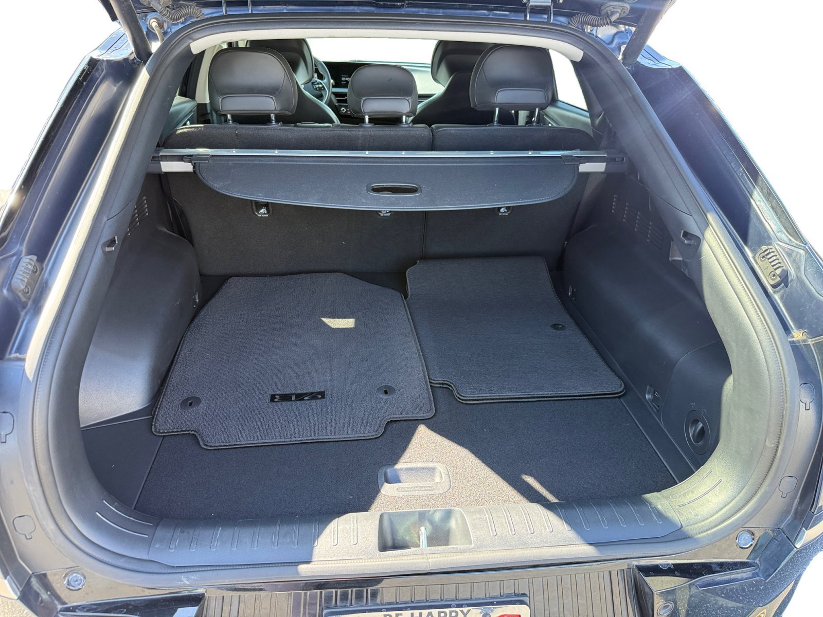 Certified Used 2024 Blue Kia Wind image 17
