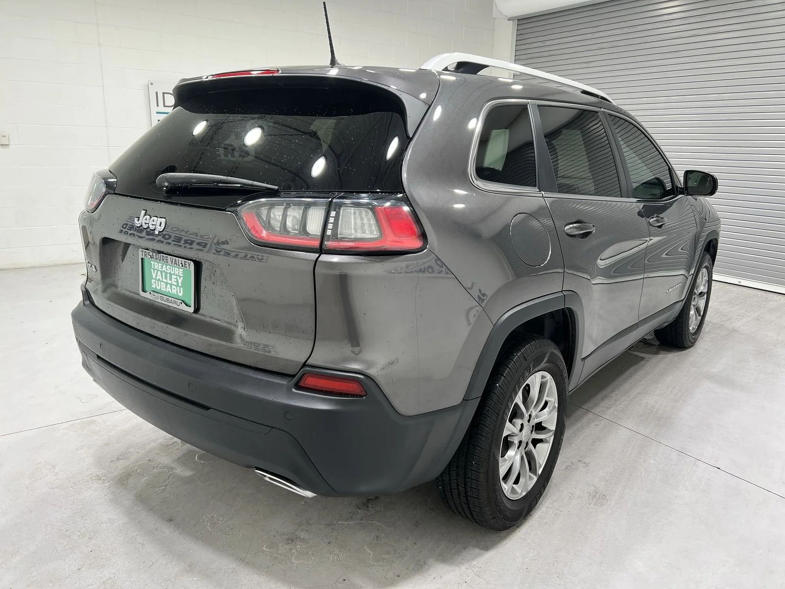 Used 2020 Gray Jeep Latitude Plus image 8