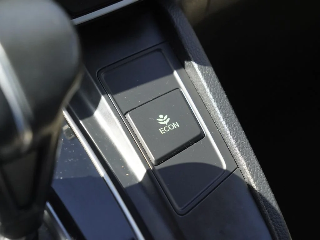 Used 2018 White Honda EX-L image 19