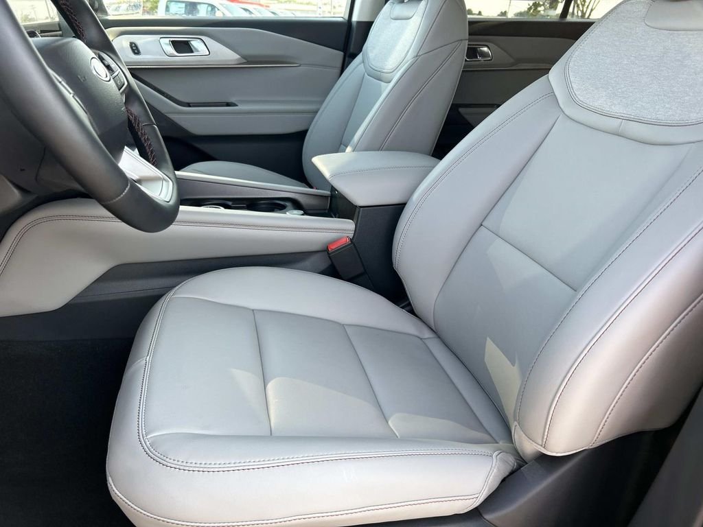 New 2026 Carbonized Gray Metallic Ford Active image 18