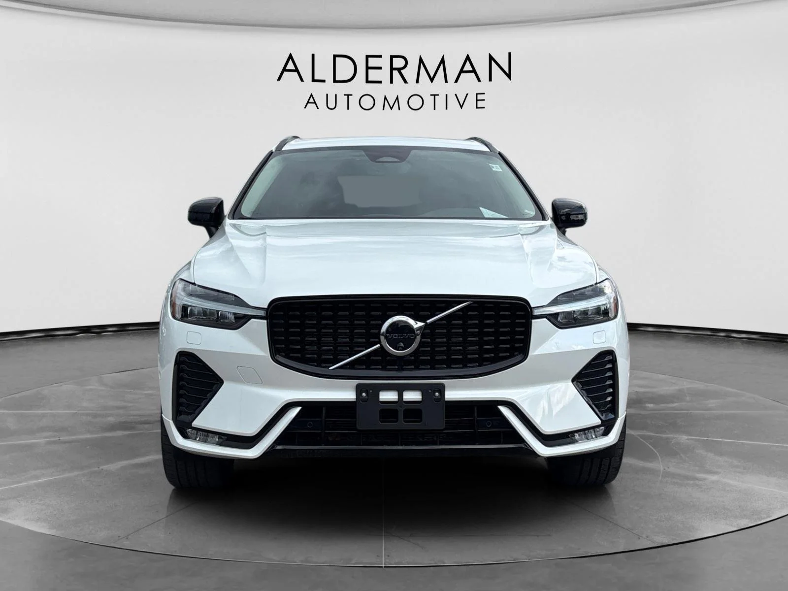 Used 2024 Crystal White Metallic Volvo Plus Dark Theme image 8