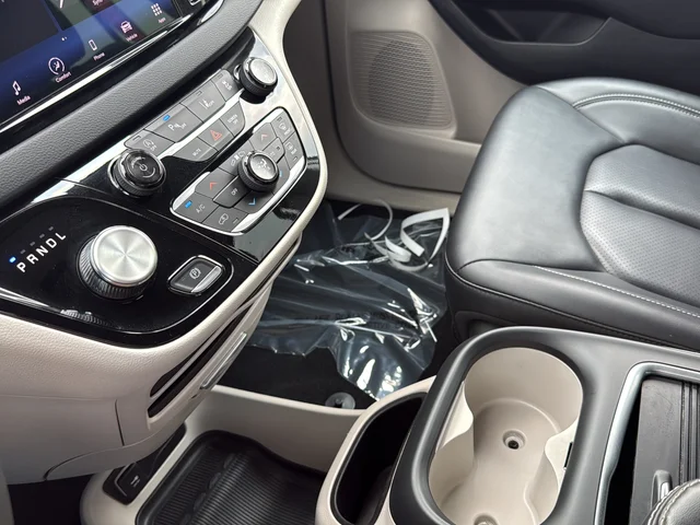Used 2024 White Chrysler Touring L image 22