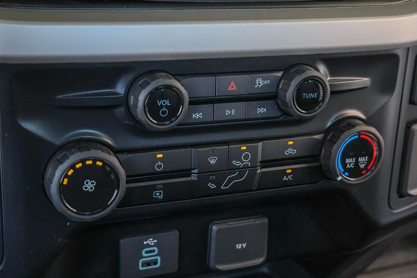 New 2026 Oxford White Ford F-550® XL image 18