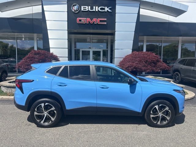 Used 2024 Fountain Blue Chevrolet 1RS image 2