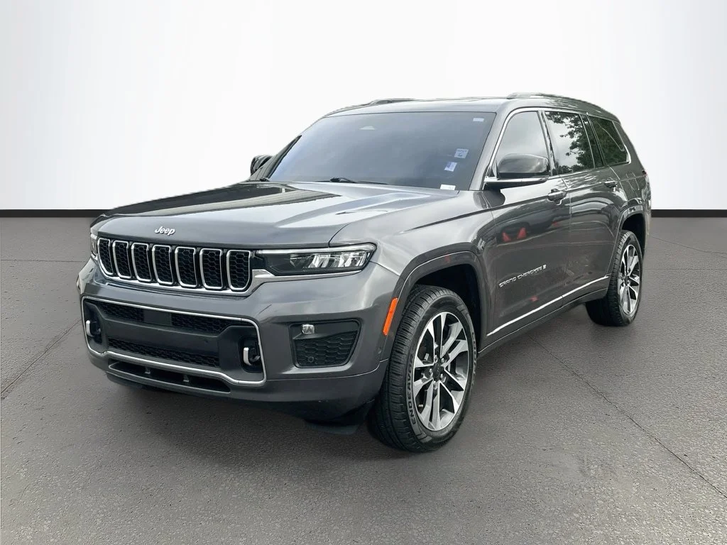 Used 2022 Gray Jeep Overland image 3