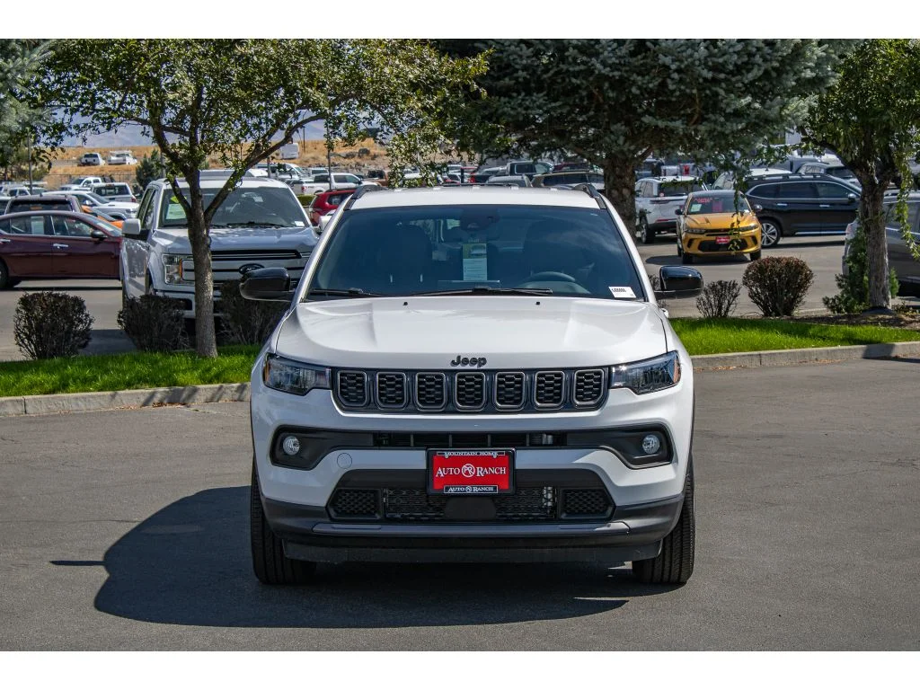 New 2026 Bright White Clearcoat Jeep Latitude image 3