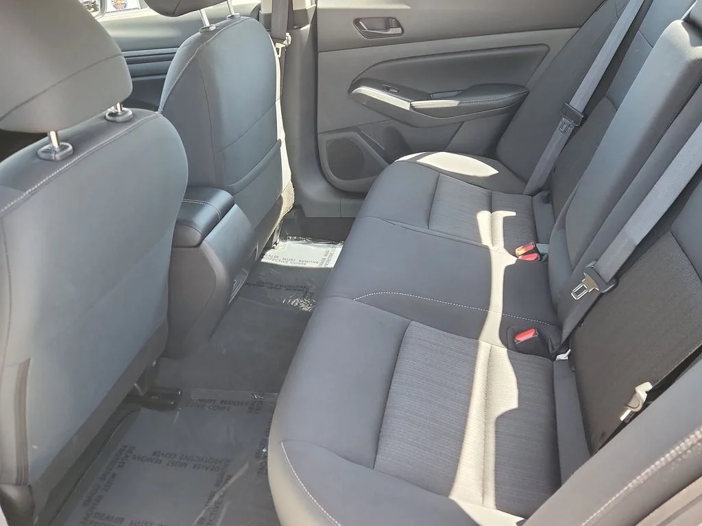 Used 2025 White Nissan 2.5 SV image 10