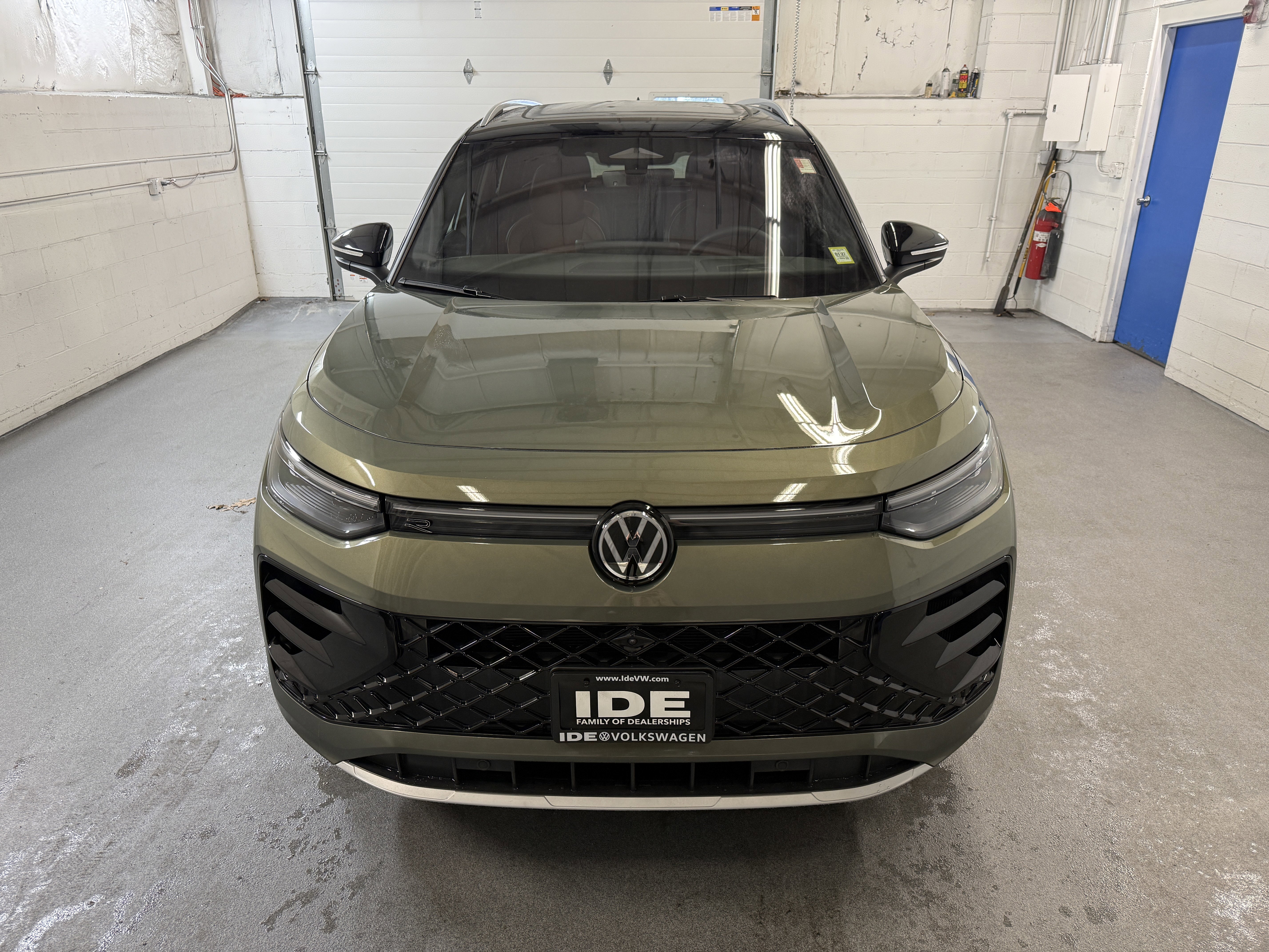 Used 2026 Avocado Green w/Deep Black Roof Volkswagen SEL R-Line Turbo image 3