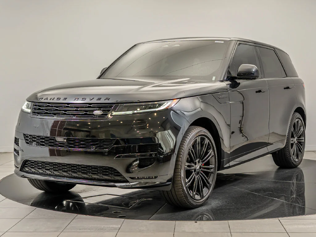 Used 2024 Black Land Rover Dynamic SE image 1