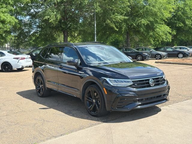 2023 Volkswagen Tiguan 2.0T SE R-Line Black 4Motion's photo