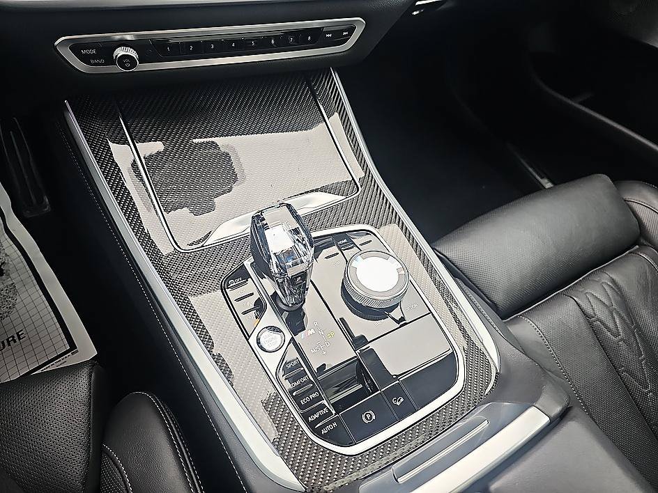 Used 2021 Black Sapphire Metallic BMW M50i image 25