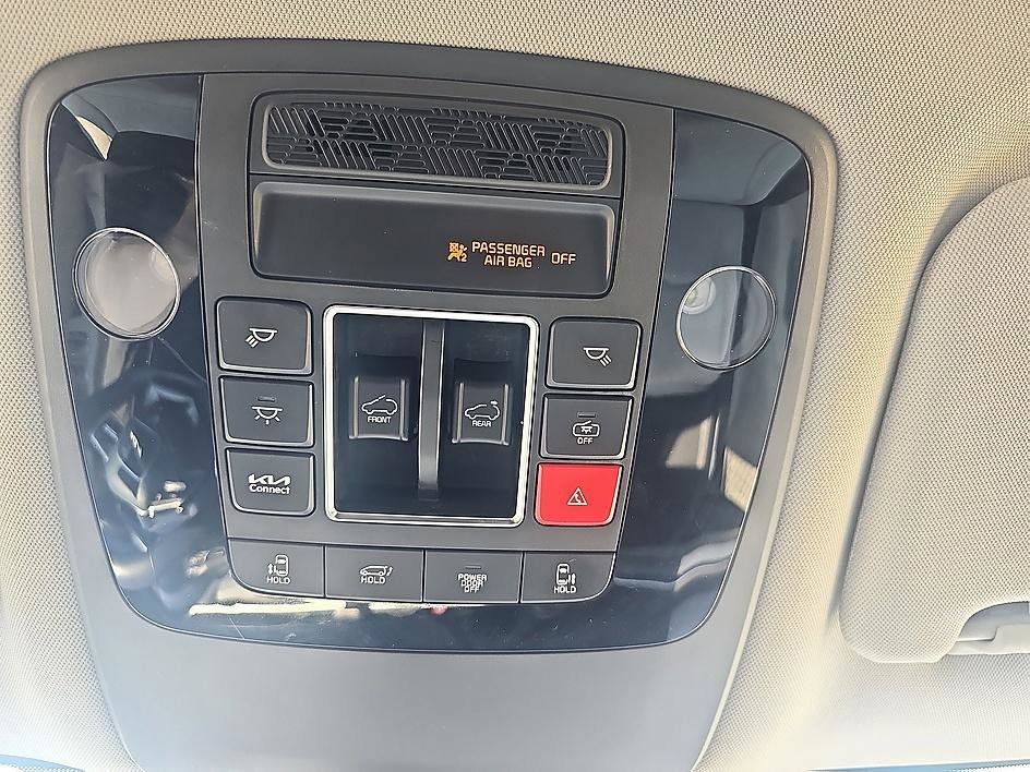Used 2025 Snow White Pearl Kia SX image 29