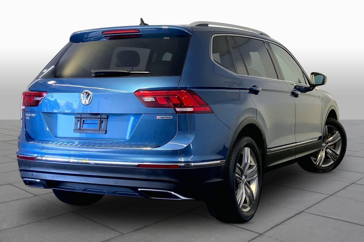 Used 2019 Deep Black Pearl Volkswagen SEL Premium image 13
