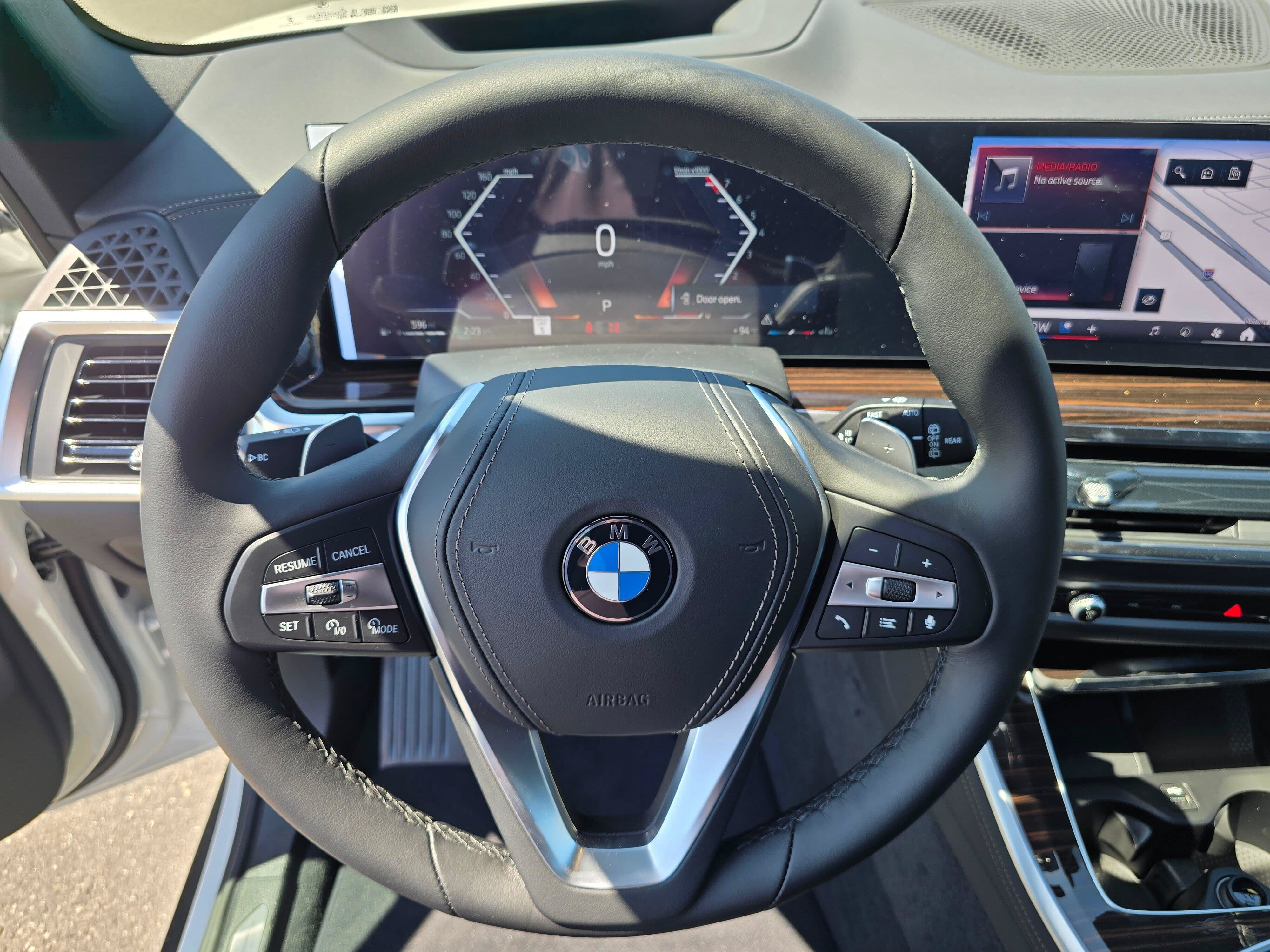 New 2026 Alpine White BMW xDrive40i image 16