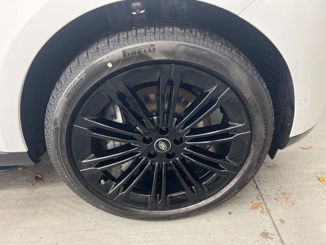 Certified Used 2025 Fuji White Land Rover SE image 23
